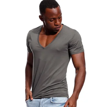 B6327 Wide Vee Tee Vyriški marškinėliai Nematomi apatiniai marškiniai Modelis Scoop Hem Slim Fit trumpomis rankovėmis