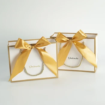 Balti dovanų maišeliai su rankenomis Pasirinktinis logotipas Vakarėlio favoritų krepšiai su lanko kaspinu Vestuviniai pirkinių krepšiai mažmeninei prekybai gimtadienio kūdikio dušas