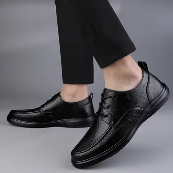 Batai vyrams 2023 Aukštos kokybės suvarstomi odiniai laisvalaikio batai Pavasario ir rudens tvirta glausta platforma Kasdieniai darbo verslo batai