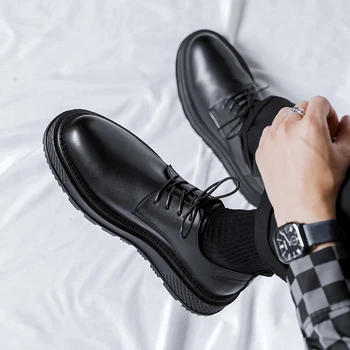 Dalykiniai odiniai batai Vyriški angliško stiliaus laisvalaikio lauko batai Vyriški batai Suvarstomi apvalūs kojų pirštai Neslystantys nešiojami storo pado batai