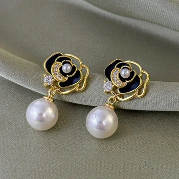 Kamelijos perlų auskarai tuščiaviduriai gėlių smeigtuko auskarai su putojančiu cirkonio elegantišku moterišku ilgais auskarais