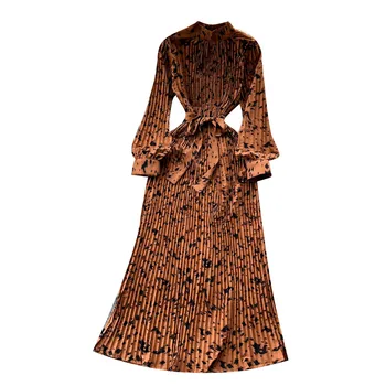 UETEEY Rudens moteriška nauja plisuota suknelė 2023 m Prancūzų retro temperamento spauda Plisuota žuvėdros ilga suknelė