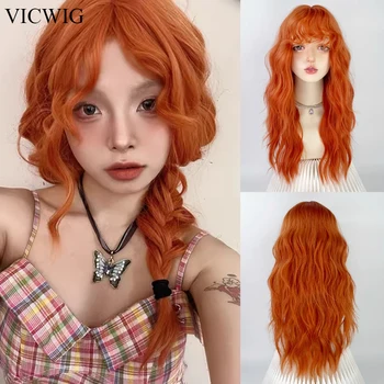 VICWIG Oranžiniai ilgi banguoti garbanoti sintetiniai moteriški perukai su kirpčiukais Lolita Cosplay Natūralus plaukų perukas kasdieniam vakarėliui