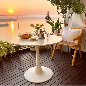 Šiaurietiškas modernus minimalistinis balkonas derybų stalas, tulpės baltumo mažas apvalus staliukas, Ims kepimo dažai mažas šeimyninis valgomojo stalas